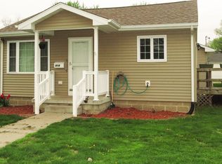 914 E Pembroke St, Tuscola, IL 61953