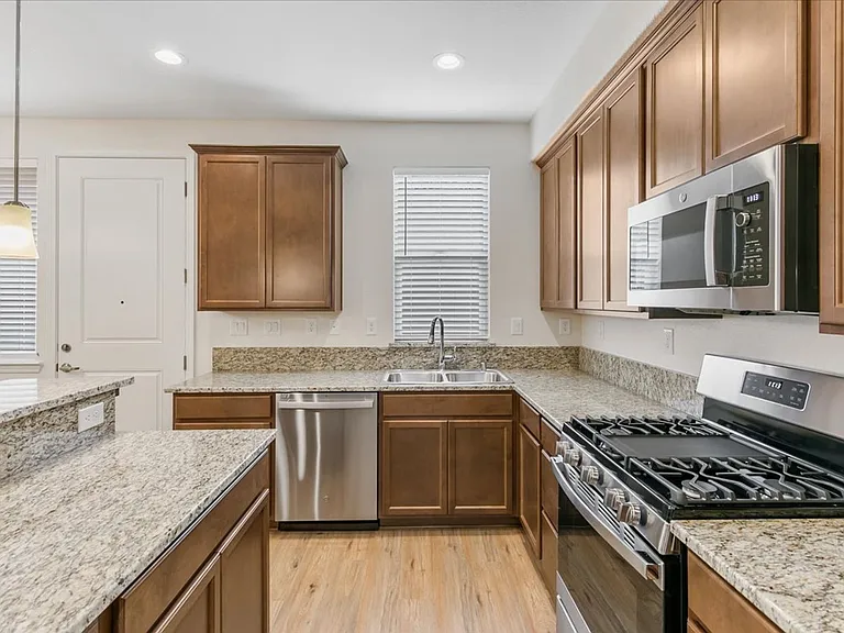 2261 Shady Canyon Dr — Photo 2