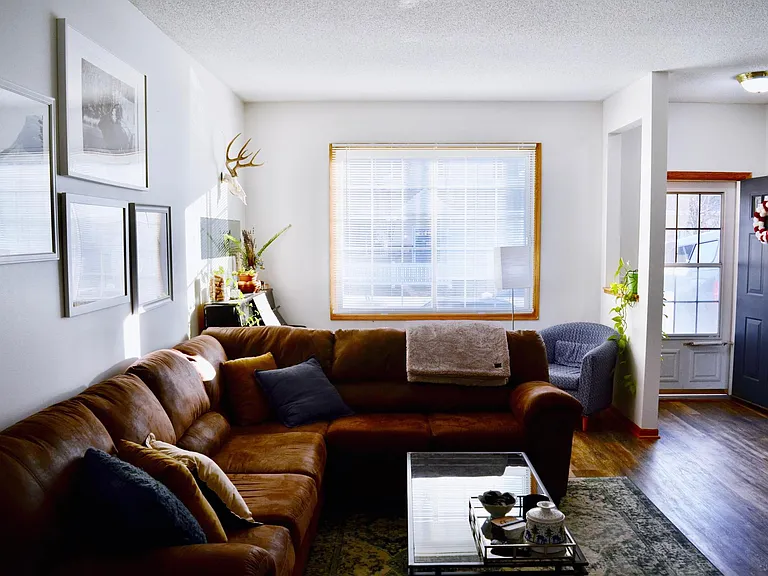 Living room continue