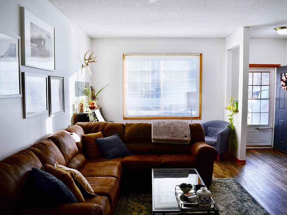 Living room continue