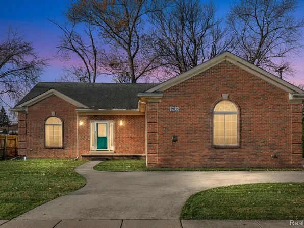 29335 Manhattan St, Saint Clair Shores, MI 48081