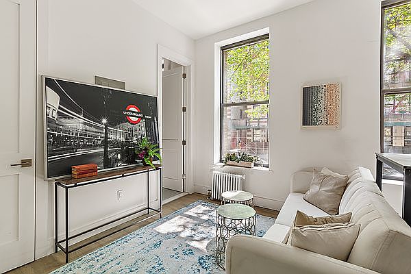 1st image of 417 Manhattan Ave APT 1