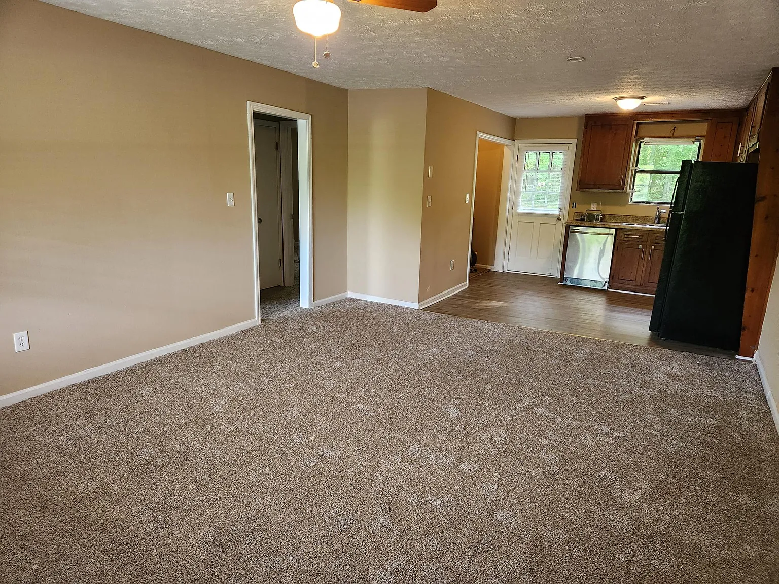 2 bed, 900 sqft, $1,325 — Photo 3