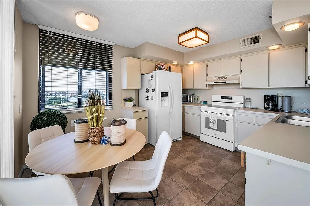 2 bed, 2.0 bath, 1150 sqft, $2,595 — Photo 4
