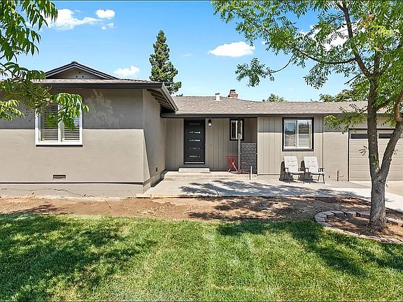2nd image of 2833 Berkshire Way