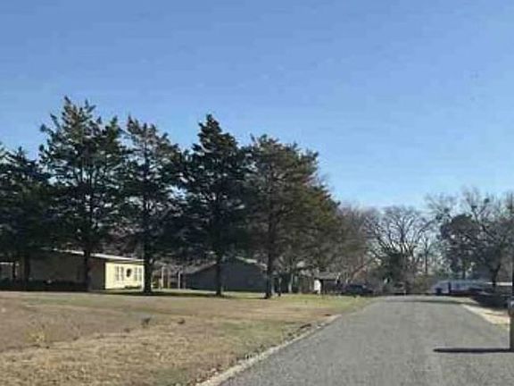 Exterior Neighborhood (street photo)