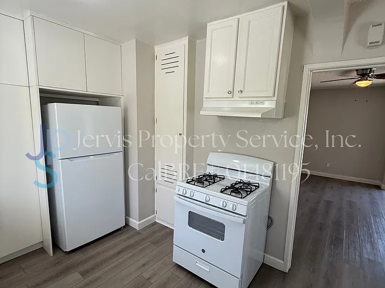 6017 Pine Ave #B — Photo 6