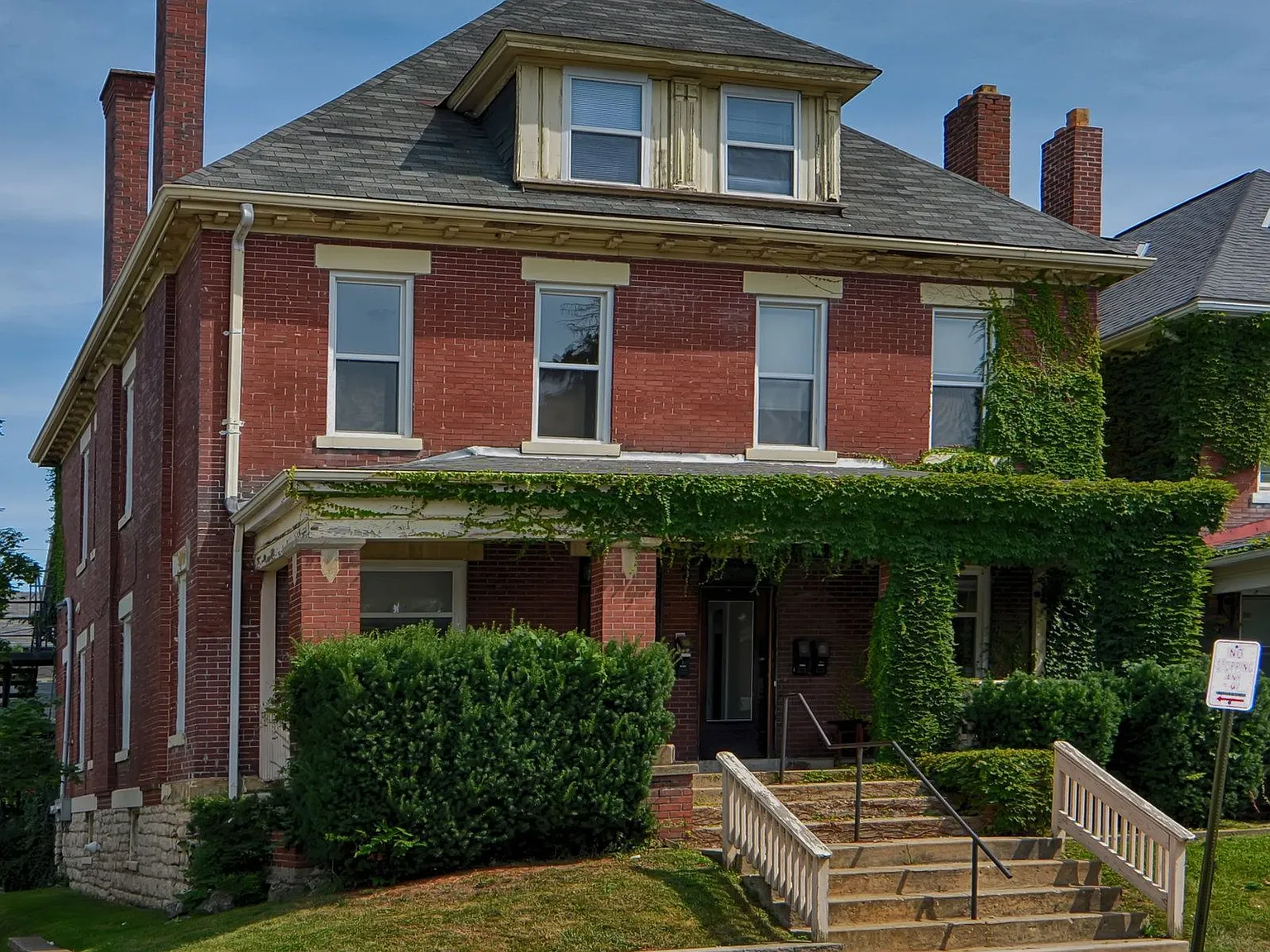 5 bed, 2.0 bath, $2,999 — Photo 1