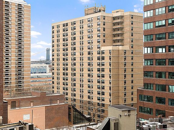 5th image of 99 John St APT 922