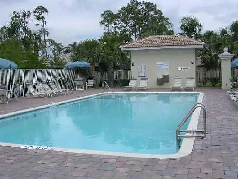 13377 Georgian Ct — Photo 4