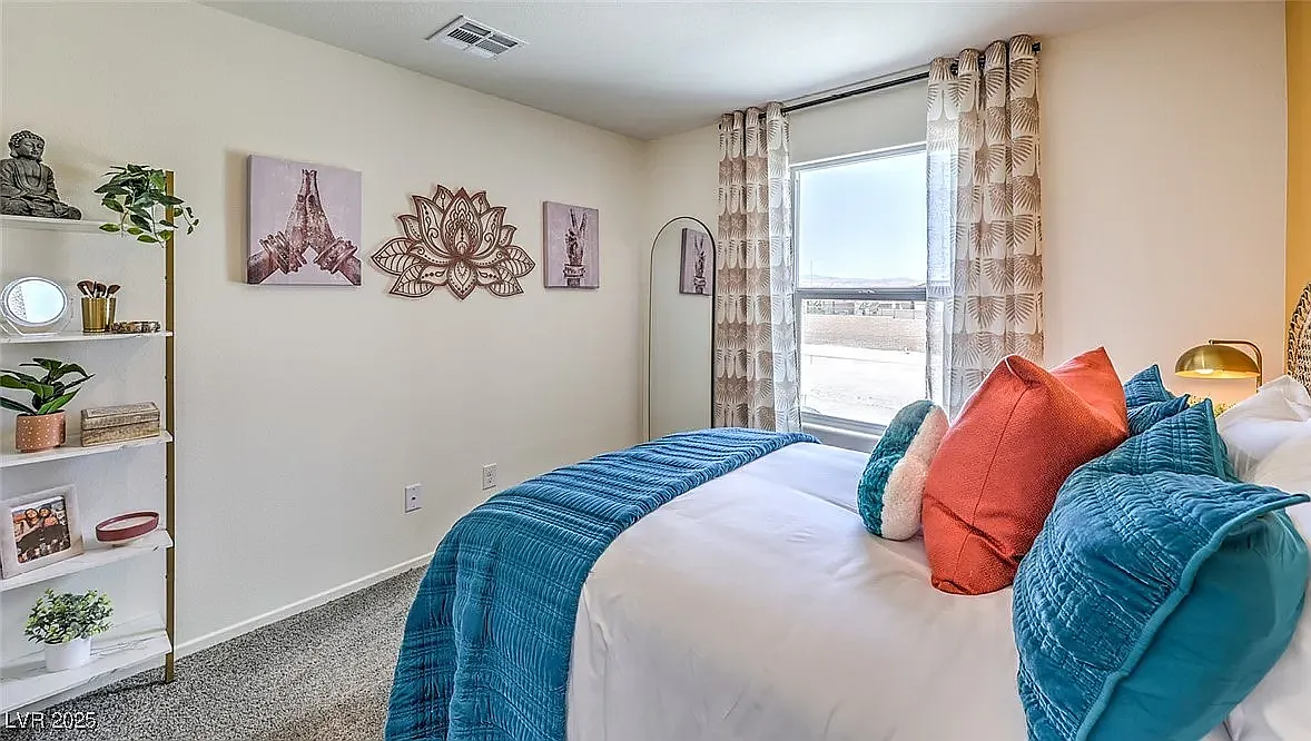 3 bed, 2.5 bath, 1309 sqft, $2,100 — Photo 4