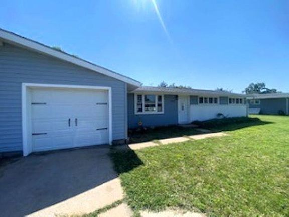 3rd image of 1317 Kingston Dr