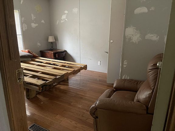 2nd image of 624 Crestlyn Dr