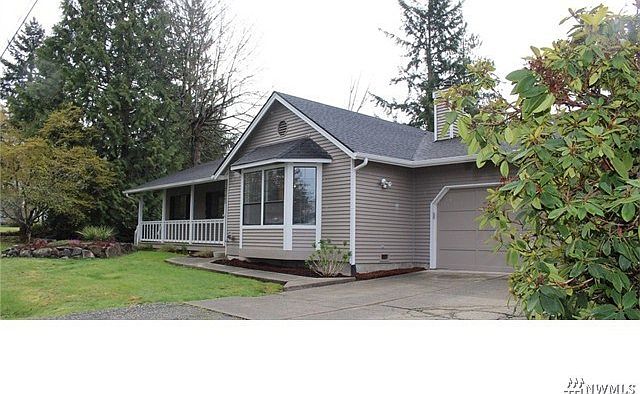 Rambler with lake access! Attractive single story home with pride of ownership...newer roof and exterior paint. Located in the popular Tahoma School District.