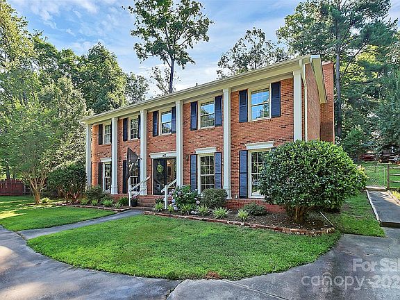 3rd image of 1417 McLaughlin Dr