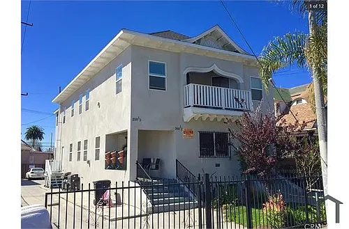 258 1/2 E 28th St Photo 1
