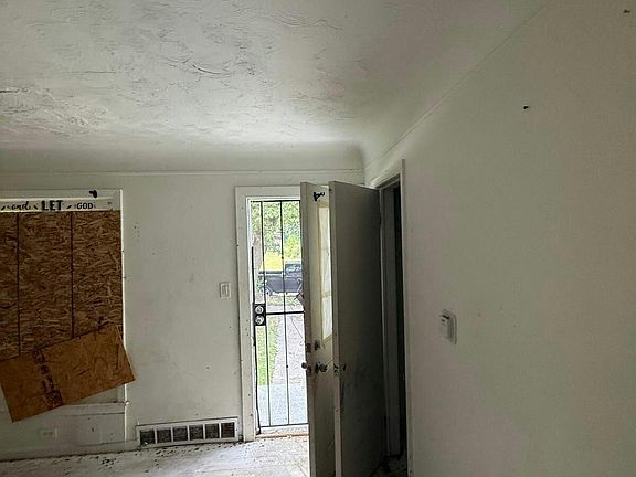 4th image of 19180 Bradford Ave