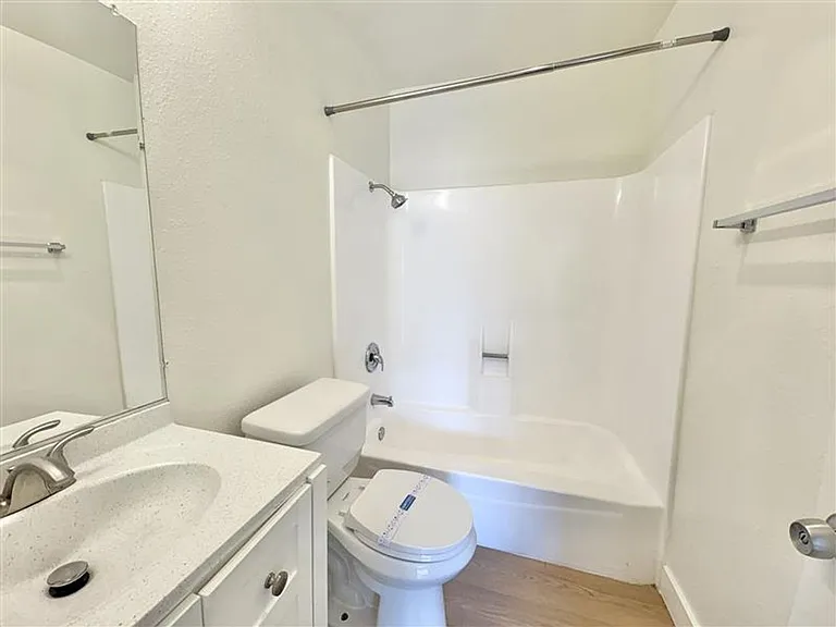 Baylor Apartments - 7531 — Photo 19