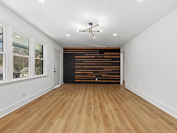 3rd image of 548 W Spring St