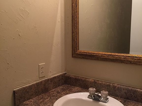 4th image of 150 Park Cir #D