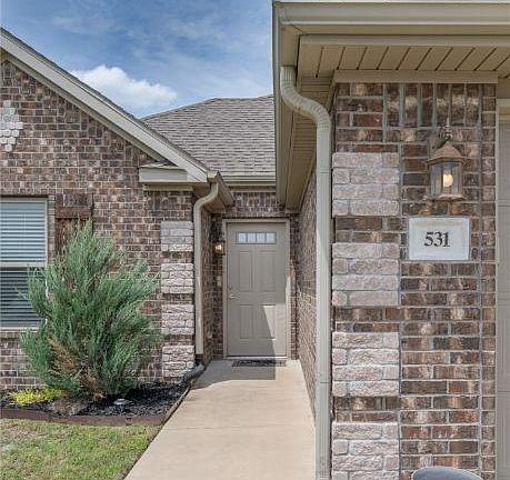 3rd image of 531 Sundowner Ranch Ave