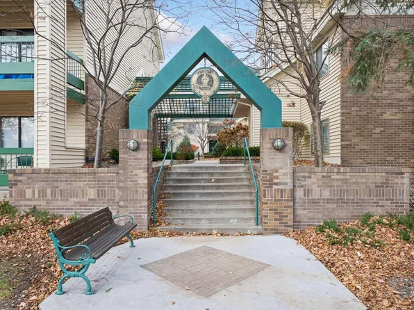 7610 York Ave S APT 3302, Edina, MN 55435