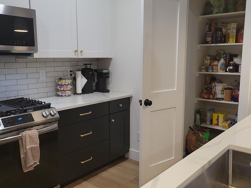 Kitchen pantry