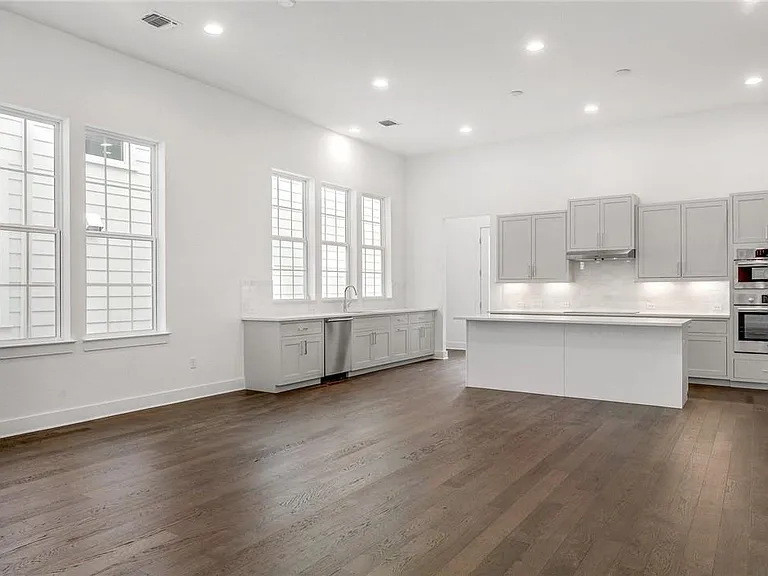 4502 Grassland Dr — Photo 12