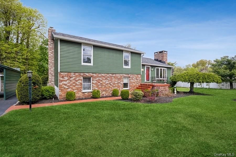1st image of 17 Lucas Ln