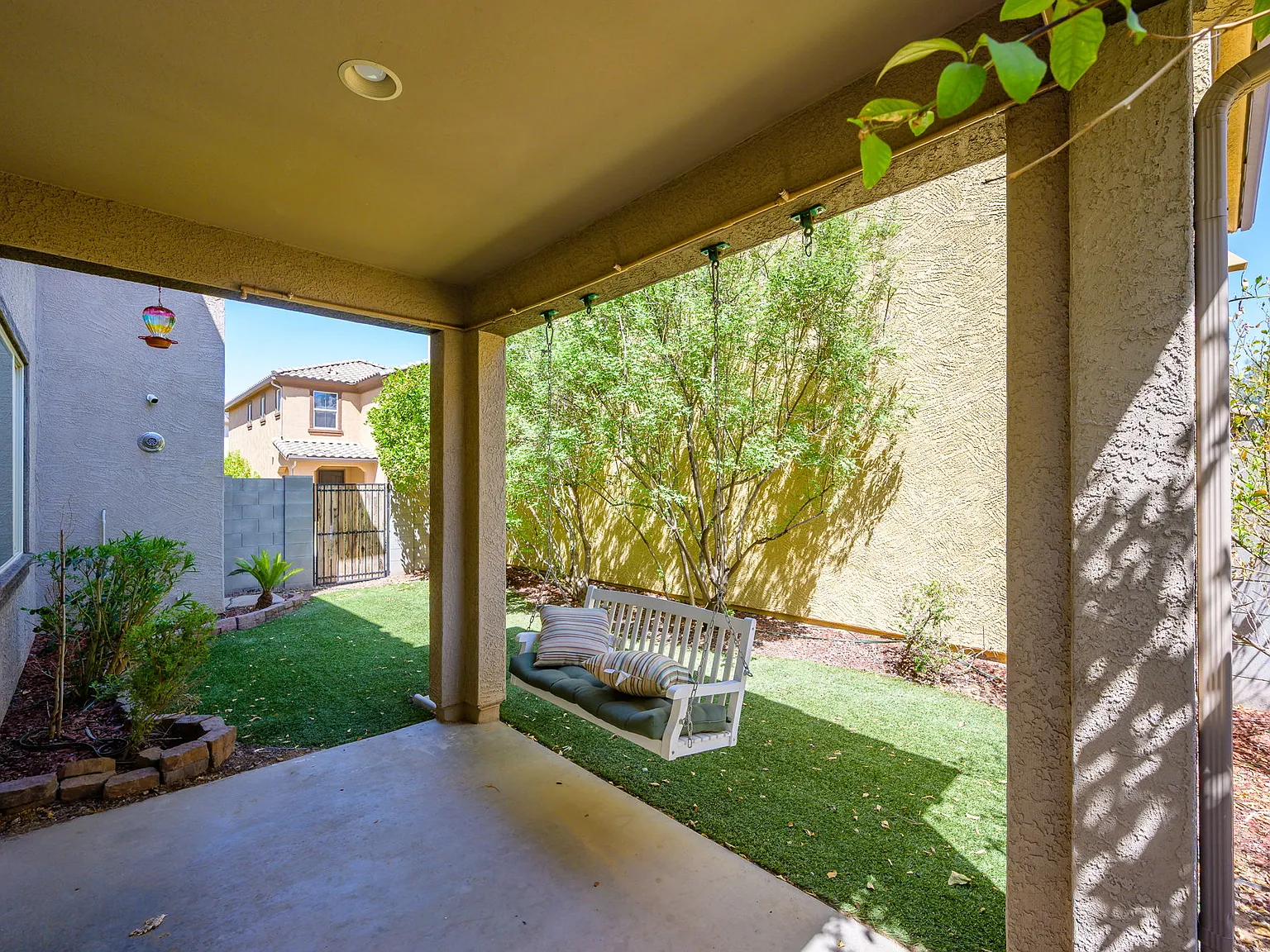 4 bed, 2271 sqft, $2,200 — Photo 2