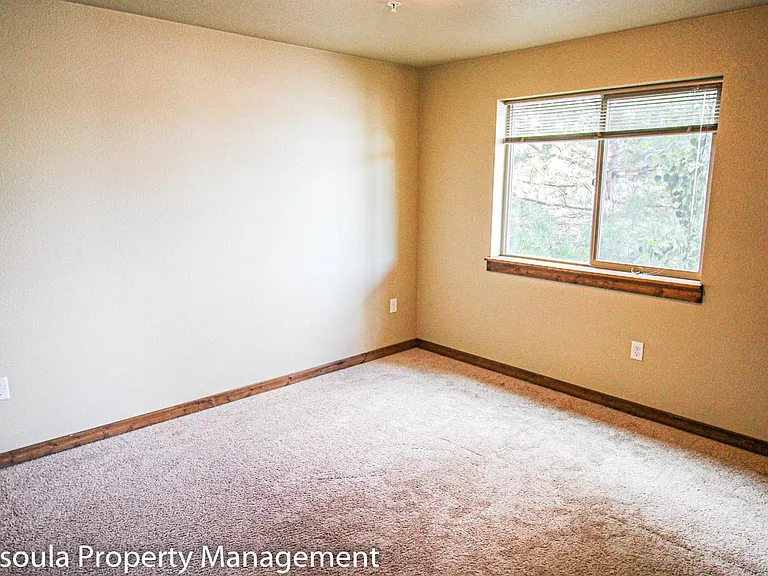 Midtown Apartments — Photo 23