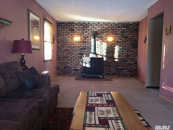 4th image of 15 Laura Dr