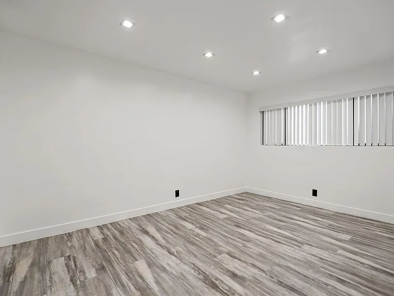 830 Bartlett St — Photo 44