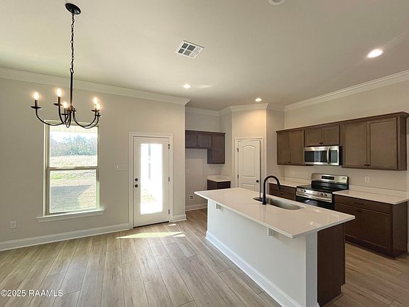 3rd image of 111 Oak Haven Dr