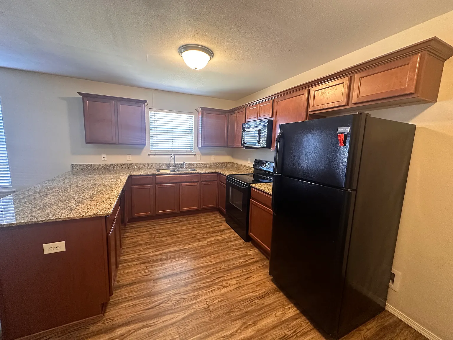 3 bed, 2.5 bath, 1400 sqft, $1,395 — Photo 3