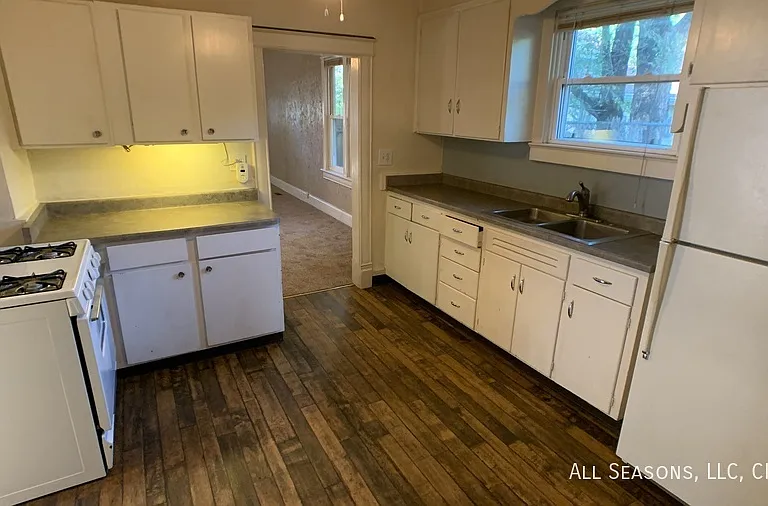 3012 W Pikes Peak Ave — Photo 5