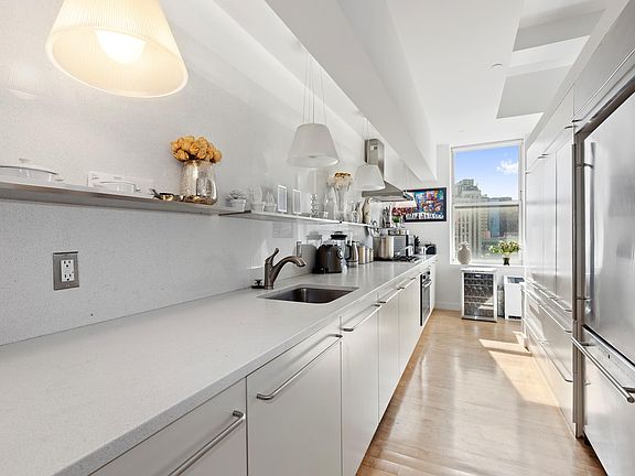 3rd image of 15 Broad St APT 2520