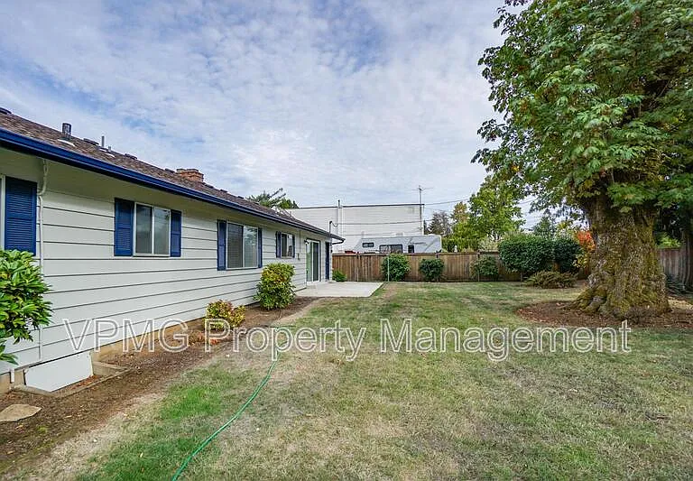 7301 Indiana St — Photo 32