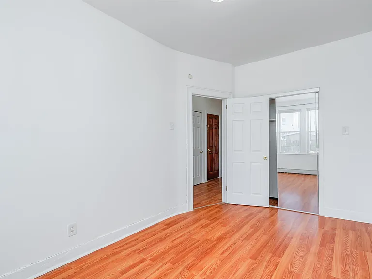 404 Danforth Ave — Photo 8