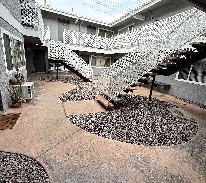 2nd image of 900 Loma Ave #752