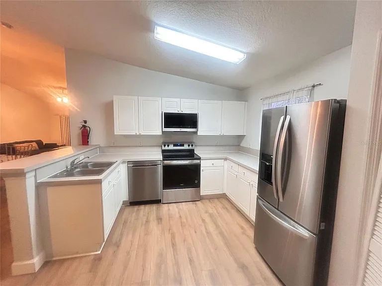 8825 Grand Palms Cir #B — Photo 2