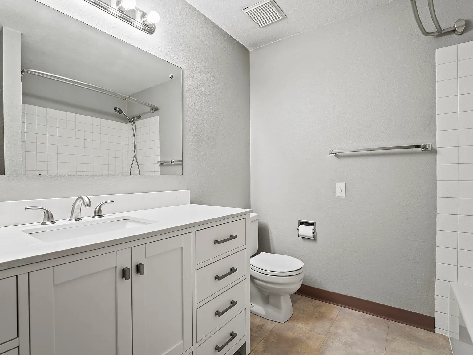 422 E St. Thomas Moore Way — Photo 2