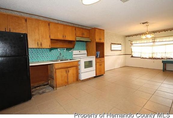 5th image of 608 N Brooksville Ave W