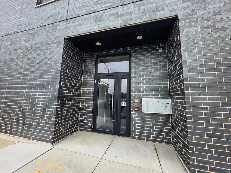 1203 W Augusta Blvd — Photo 2