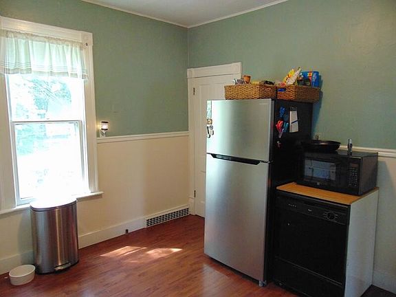 4th image of 717 Zimbal Ave