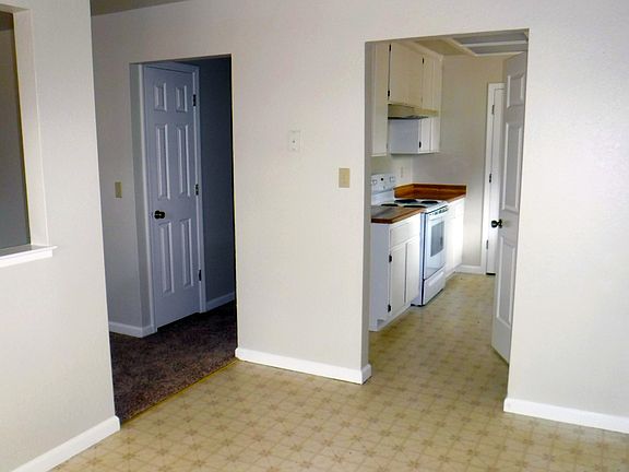 3rd image of 472 Cappella Dr