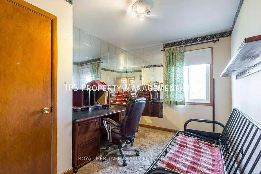 255 Farley Avenue, Belleville -3 Bed | 1 Bath | 4 Parking | Semi-Furnished — Photo 3