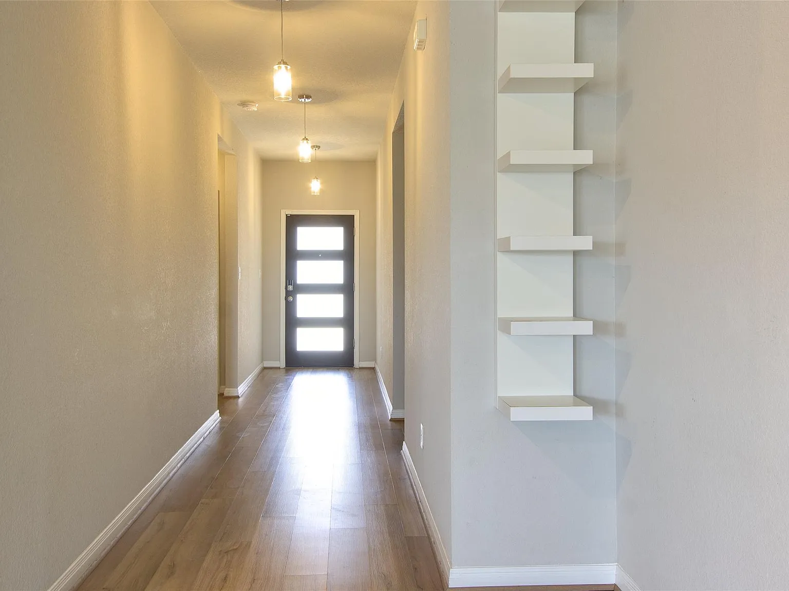 4 bed, 2.0 bath, 1907 sqft, $2,150 — Photo 4