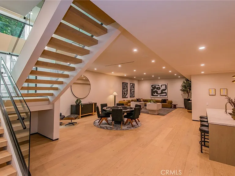 9018 Dorrington Ave — Photo 26