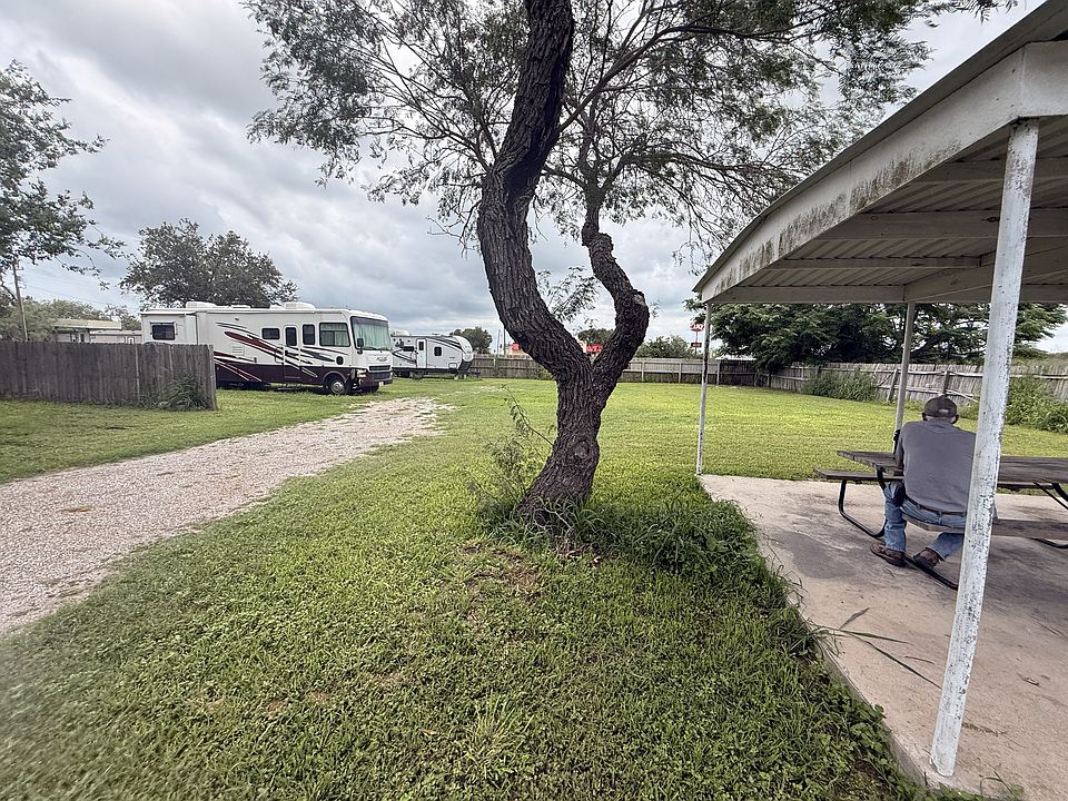 2nd image of 121 E Cypress Ave #1